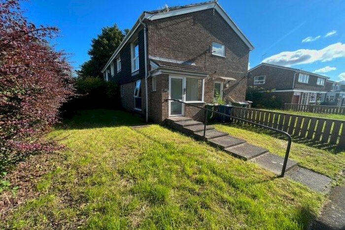 2 Bedroom Flat To Rent In Hogarth Drive, Washington, NE38