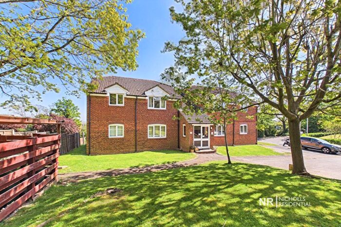 Flat To Rent In Hunting Gate Drive, Chessington, Surrey., KT9