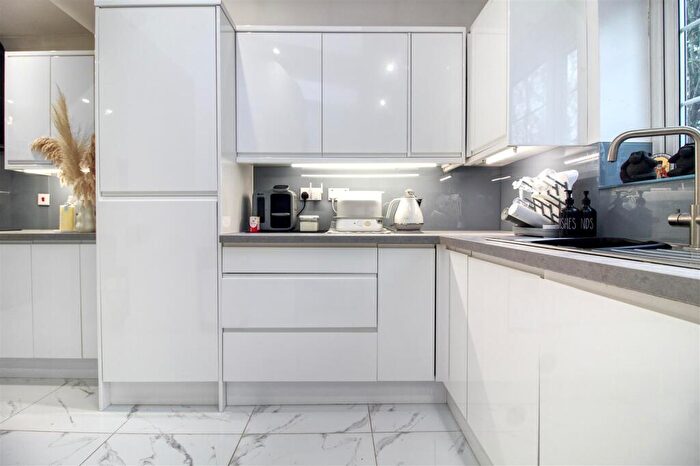 2 Bedroom Terraced House For Sale In Beeston Drive, Cheshunt, EN8