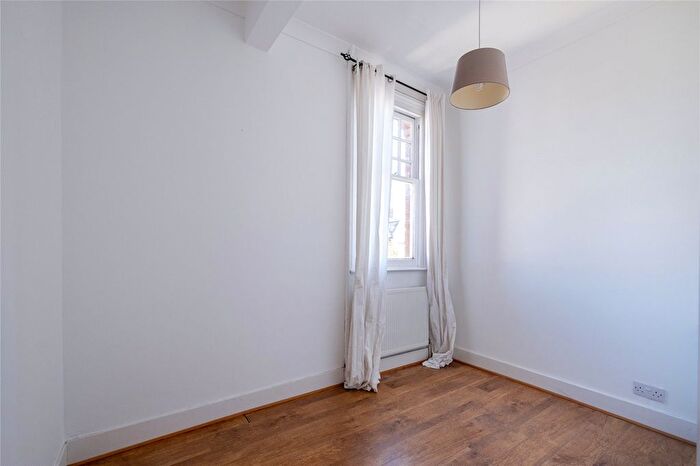 1 Bedroom Flat To Rent In Conyers Road, Streatham, London, SW16