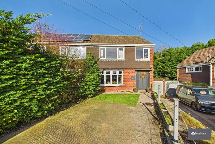 3 Bedroom Semi Detached House For Sale In Valley Road, Brackley, NN13