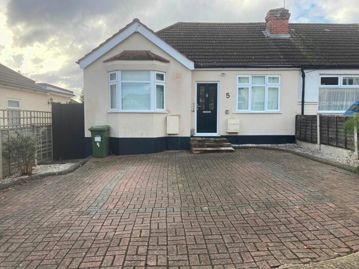 2 Bedroom Semi-Detached Bungalow To Rent In Woodfield Way, Hornchurch, RM12