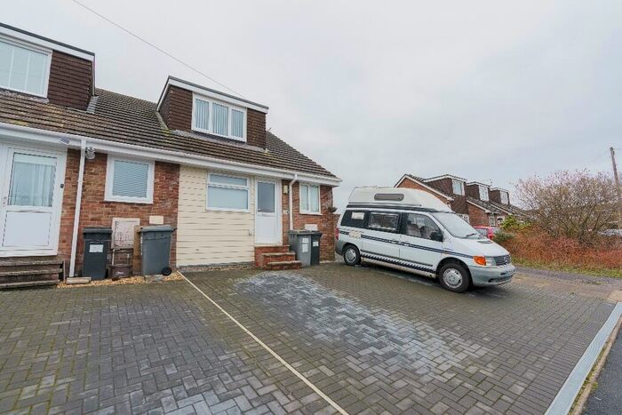 3 Bedroom Semi Detached House To Rent In Popular Cul De Sac Glenmeadows Drive, BH10