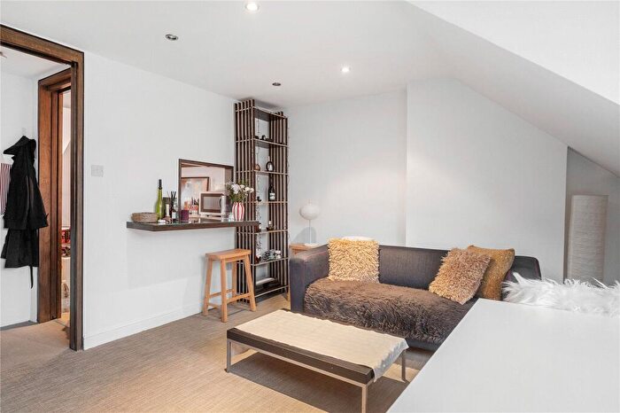 1 Bedroom Penthouse For Sale In Newington Green, London, N16