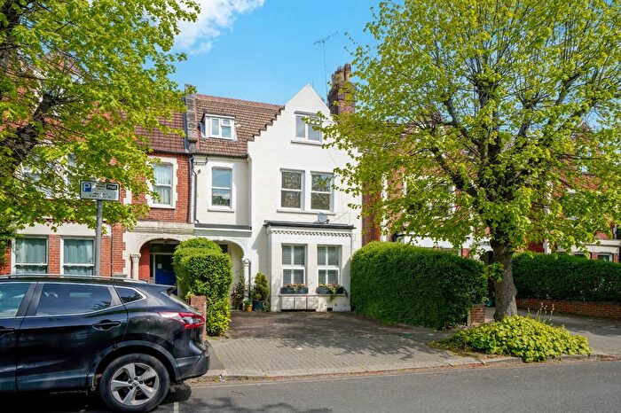 2 Bedroom Flat To Rent In Grosvenor Gardens, London, NW2