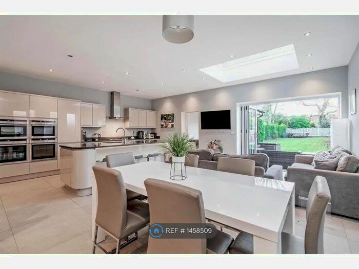 4 Bedroom Semi-Detached House To Rent In Danford Lane, Solihull, B91