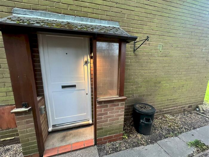 2 Bedroom House To Rent In Haunch Lane, Birmingham, B13