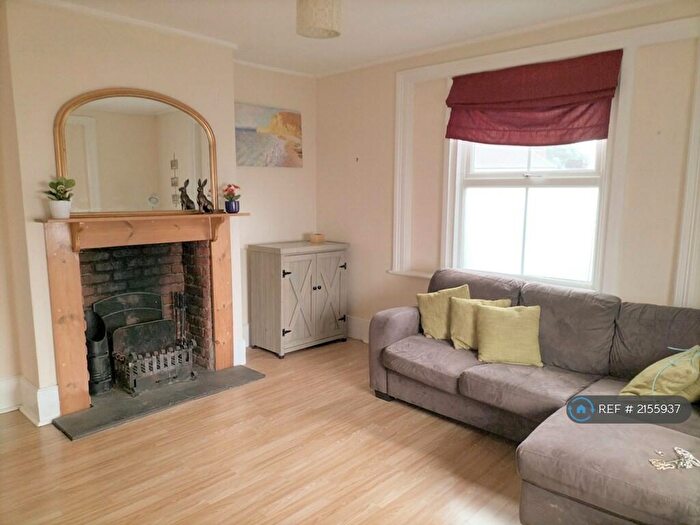 2 Bedroom Flat To Rent In Wey Hill, Haslemere, GU27