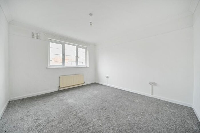 2 Bedroom Flat For Sale In Jubilee Court, CR7
