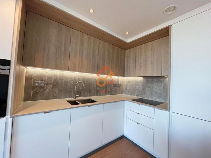 2 Bedroom Flat To Rent In Phoenix Court, Kennington Lane, London, SE11