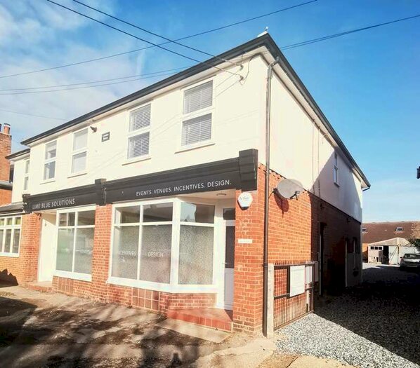 2 Bedroom Flat To Rent In Cookham, SL6