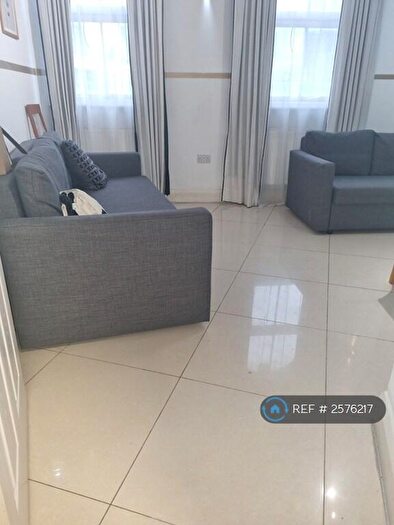 2 Bedroom Flat To Rent In Commercial Street, London, E1