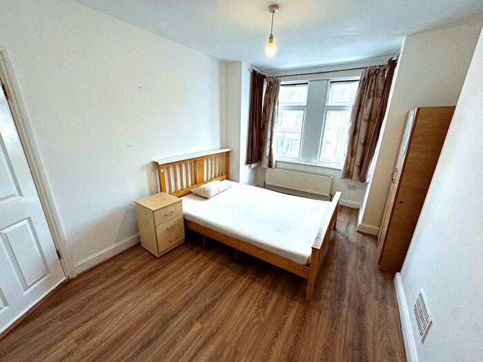 4 Bedroom Semi-Detached House To Rent In Mortlake Road, Ilford, IG1