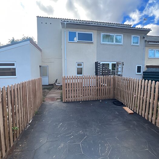 2 Bedroom Property To Rent In Hasgill Court, Milton Keynes, MK13