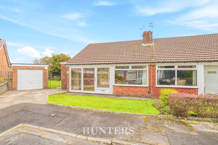 2 Bedroom Semi-Detached House For Sale In Stanway Close, Alkrington, Manchester, M24
