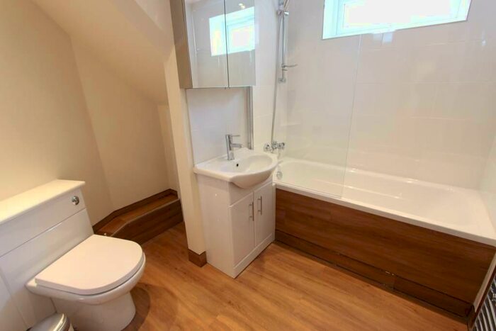 2 Bedroom Apartment To Rent In Chase Side, London, N14