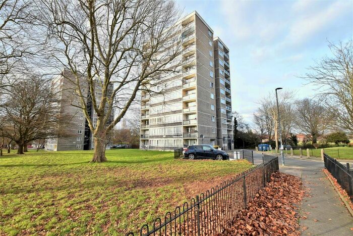2 Bedroom Flat To Rent In Portway Gardens, London SE18