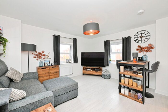1 Bedroom Maisonette For Sale In Ravensdale Way, Hertford, SG14