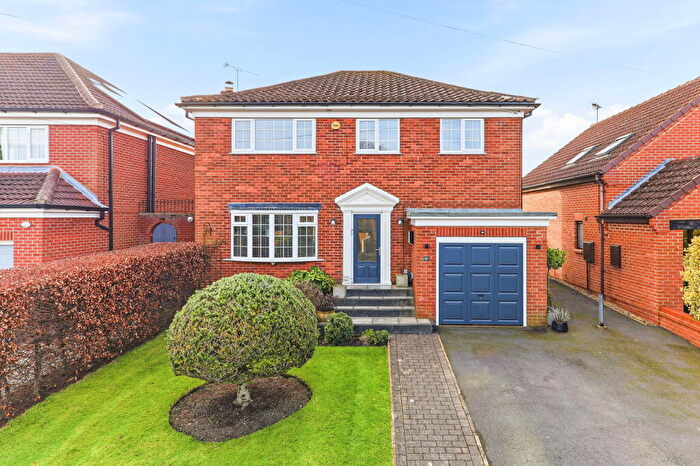 4 Bedroom Detached House For Sale In Woodland Park, Oulton, Leeds, LS26