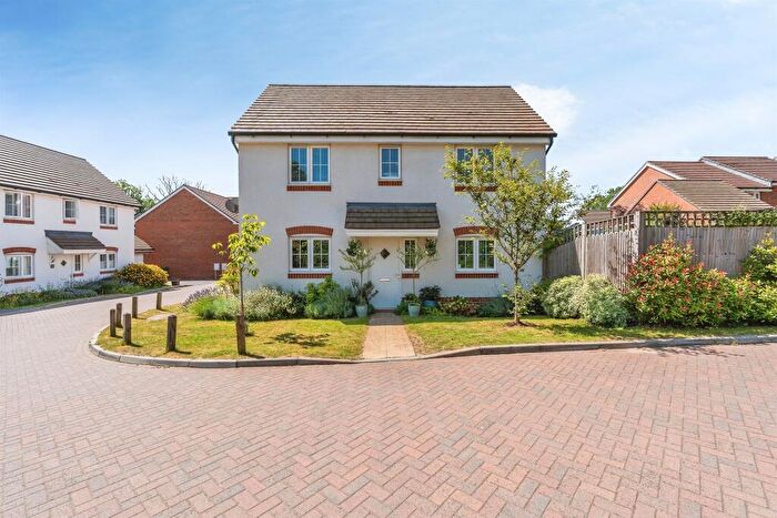 3 Bedroom Detached House For Sale In Kingsmill Drive, Fair Oak, Eastleigh, SO50