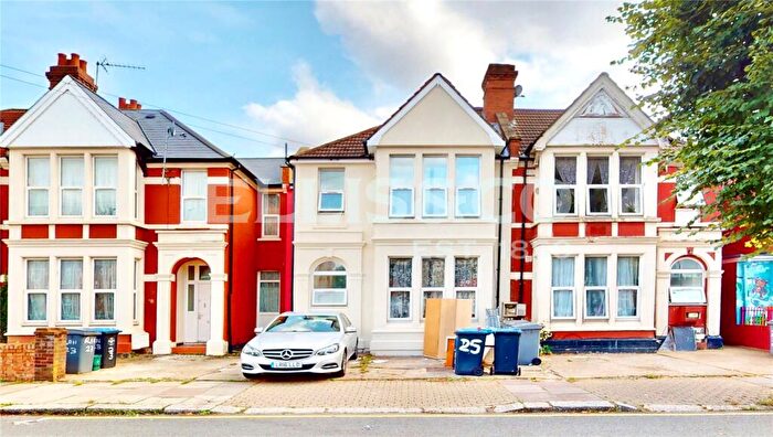 3 Bedroom Apartment To Rent In Ranelagh Road, Wembley, HA0