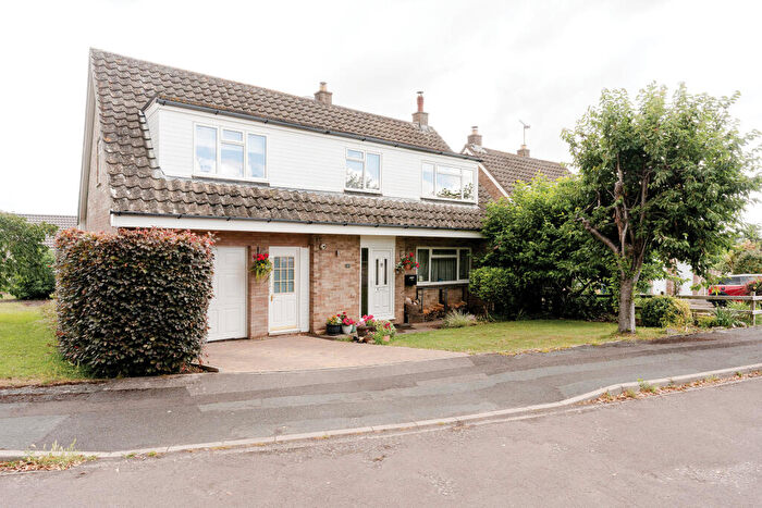 4 Bedroom Detached House For Sale In Court View Close, Almondsbury, Bristol, BS32