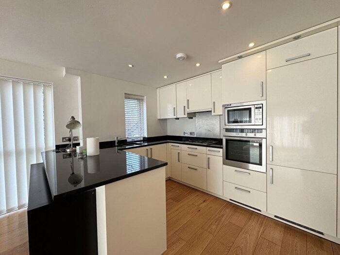 2 Bedroom Flat To Rent In The Upper Drive -, P12