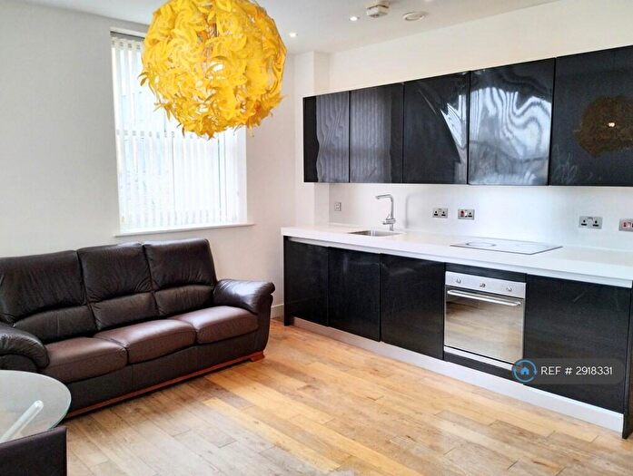1 Bedroom Flat To Rent In Hanover House, Bradford, BD1