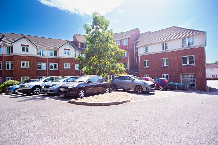 1 Bedroom Flat For Sale In Victoria Avenue, Chard, TA20