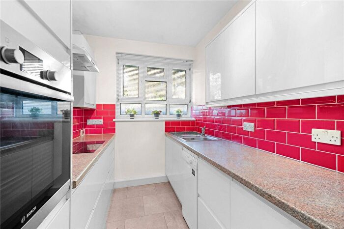 1 Bedroom Flat For Sale In Champion Hill Estate, Camberwell, London, SE5