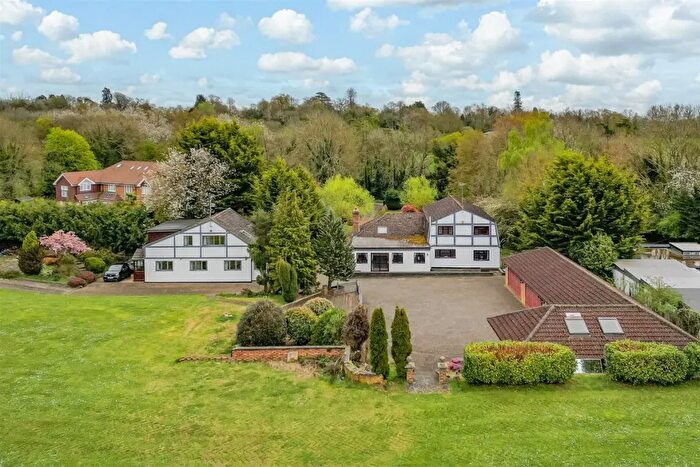 6 Bedroom Detached House For Sale In Reynards Road, Welwyn, AL6