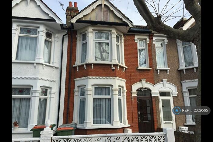 4 Bedroom Terraced House To Rent In Lichfield Road, London, E6