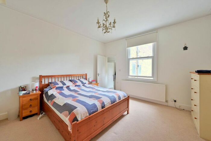 2 Bedroom Flat To Rent In Worple Road, Wimbledon, London, SW19