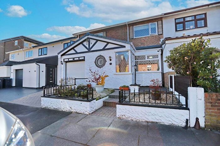 3 Bedroom Terraced House For Sale In Derwent Avenue, Whitefield, M45