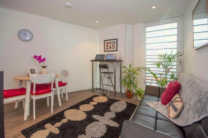 1 Bedroom Flat To Rent In Buckhold Road, London, SW18