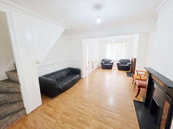 2 Bedroom Terraced House To Rent In Jedburgh Road, Plaistow, Newham, London, E13