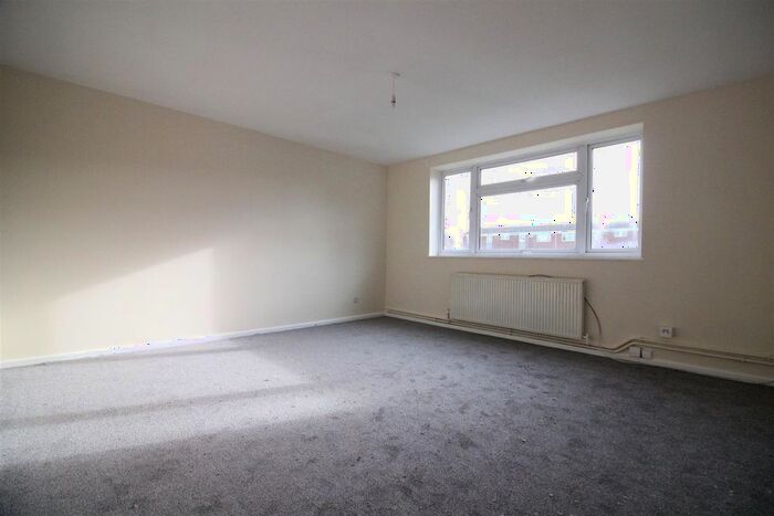 2 Bedroom Flat To Rent In Eden Close, Langley, Slough, SL3