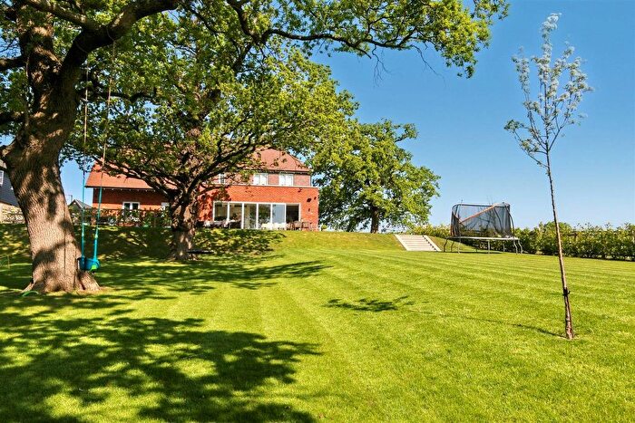 5 Bedroom Detached House To Rent In Bridle Close, Shenley Borders, WD6