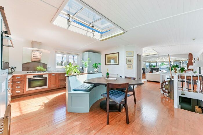 4 Bedroom Houseboat To Rent In Lightermans Walk, London, SW18
