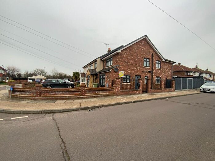 3 Bedroom End Of Terrace House To Rent In Gray Gardens, Hornchurch, London, RM13