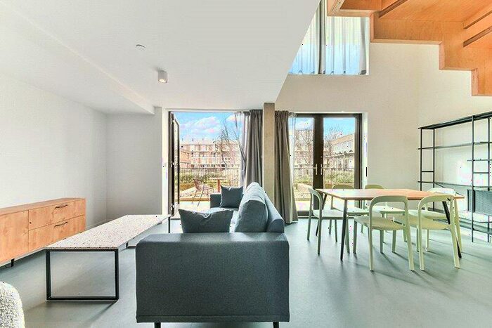 4 Bedroom Apartment To Rent In St. Leonards Road, London, E14