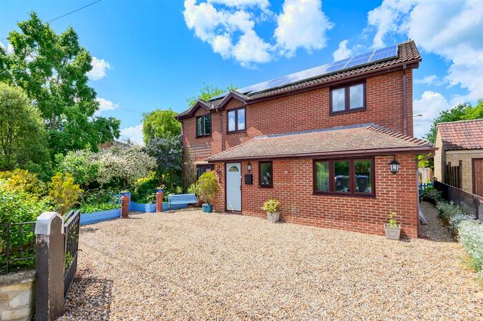 4 Bedroom Detached House For Sale In High Street, Bulkington, Devizes, SN10