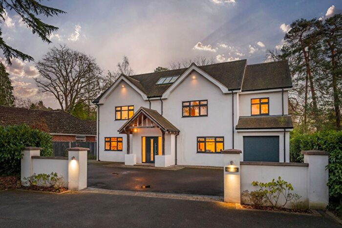 6 Bedroom Detached House For Sale In Horseshoe Lane, Ash Vale, GU12