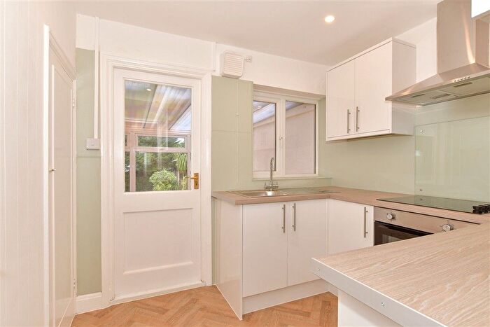 3 Bedroom Detached Bungalow For Sale In Gerrard Avenue, Rochester, Kent, ME1