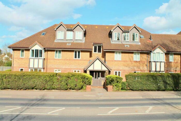 2 Bedroom Flat To Rent In Watling Street, Radlett, WD7