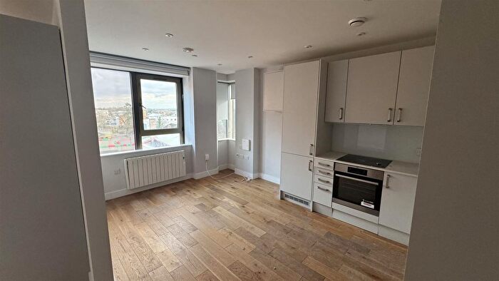 1 Bedroom Flat To Rent In High Street, Feltham, TW13