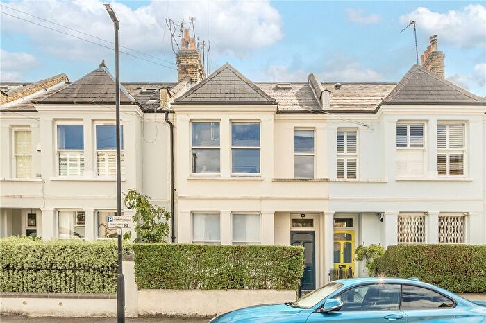 2 Bedroom Flat To Rent In Hannington Road, London, SW4