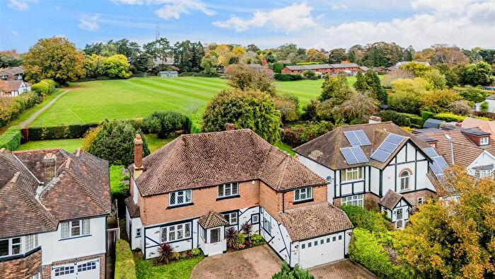 5 Bedroom Detached House For Sale In Garratts Lane, Banstead, SM7