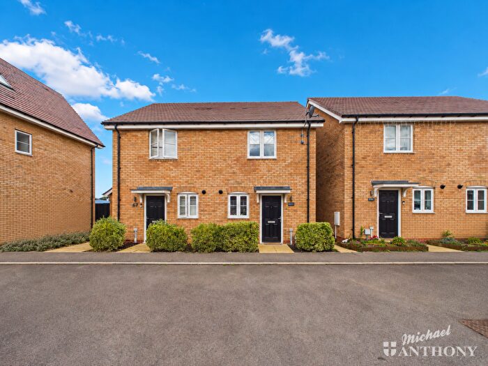 2 Bedroom Semi-Detached House For Sale In Hadrian Crescent, Leighton Buzzard, LU7