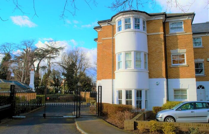 2 Bedroom Flat To Rent In Belmont Hill, Lewisham, London, SE13